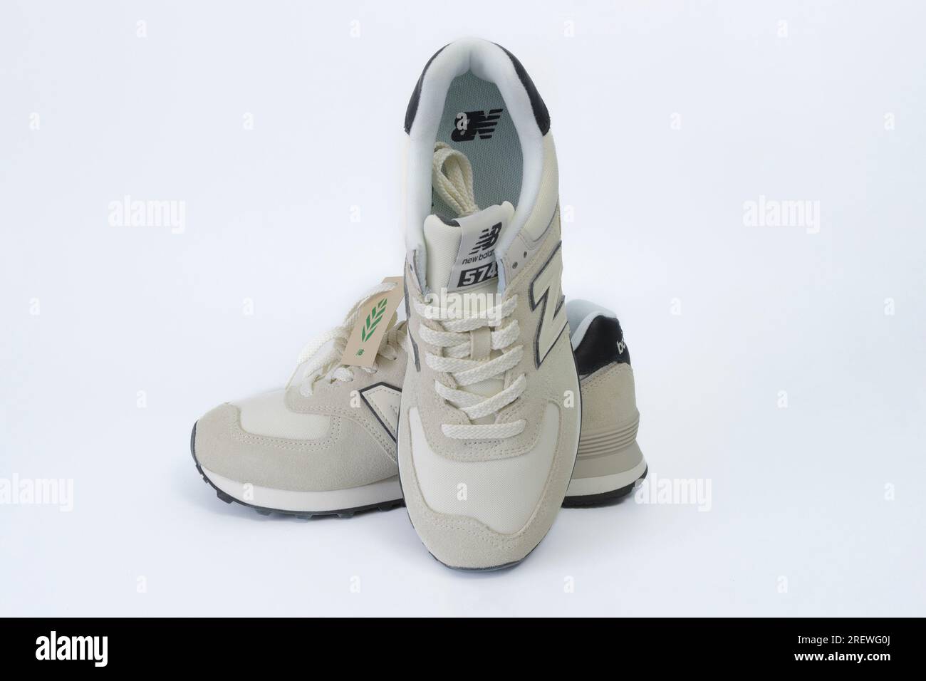 Hasselt. Limburg -Belgium 06-06-2023. Sneakers NEW BALANCE model 574. White  background. Front Stock Photo - Alamy