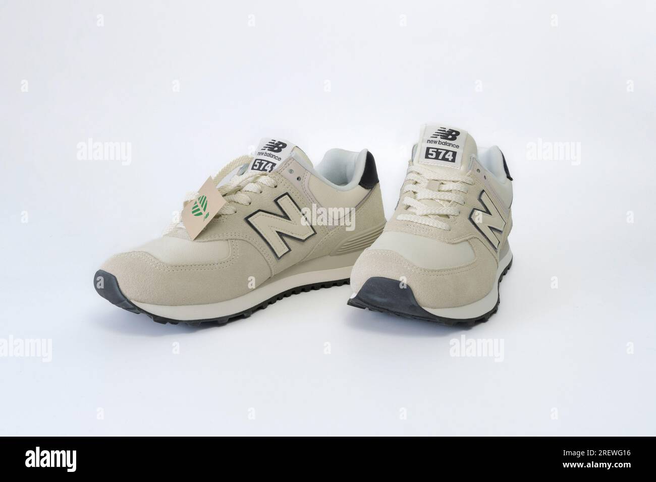 Hasselt. Limburg -Belgium 06-06-2023. Sneakers NEW BALANCE model 574. White  background. Pair front side Stock Photo - Alamy