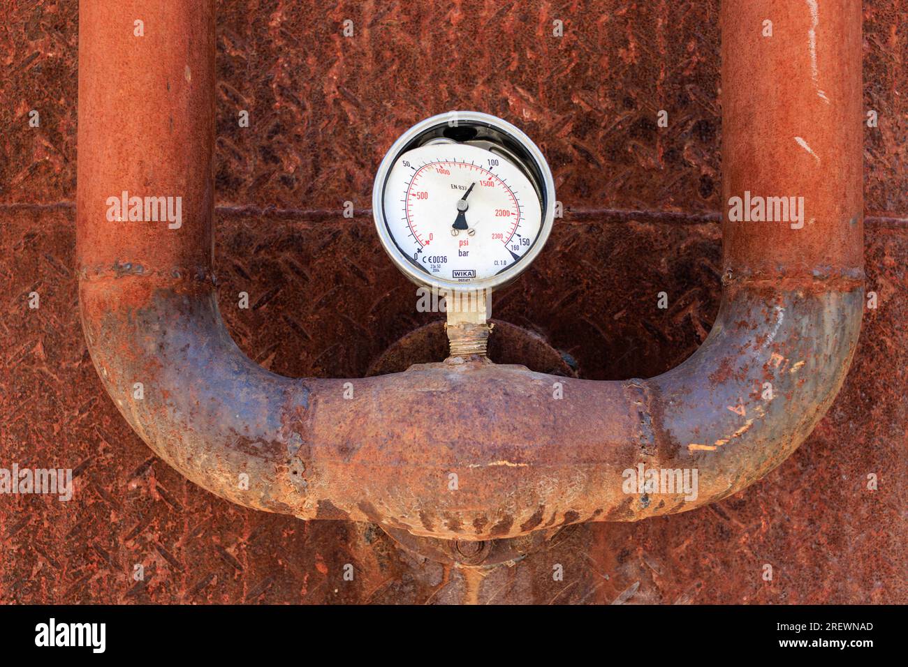 Broken pressure gauge hires stock photography and images Alamy