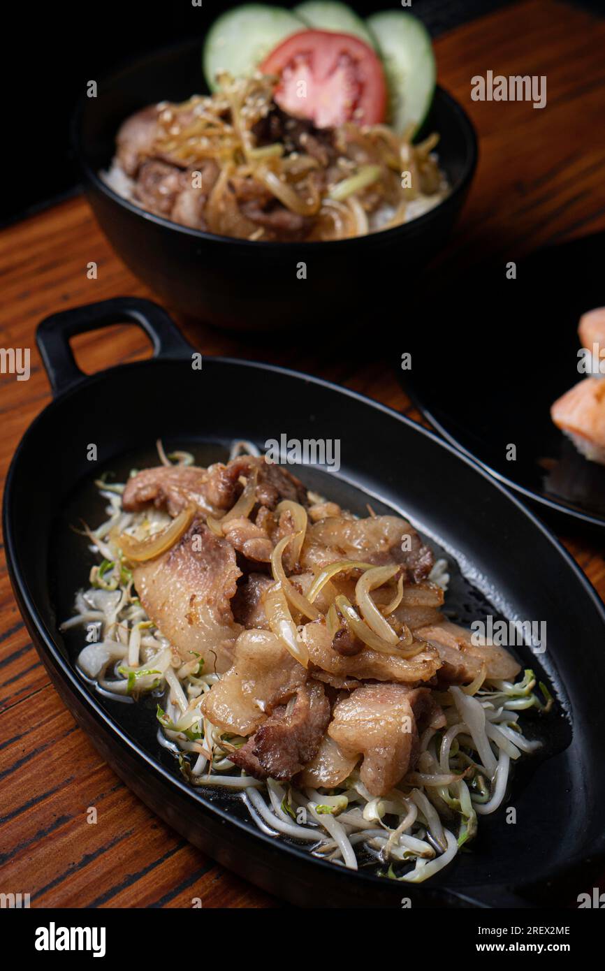 sushi and chicken rice bowl japanese food Stock Photo - Alamy