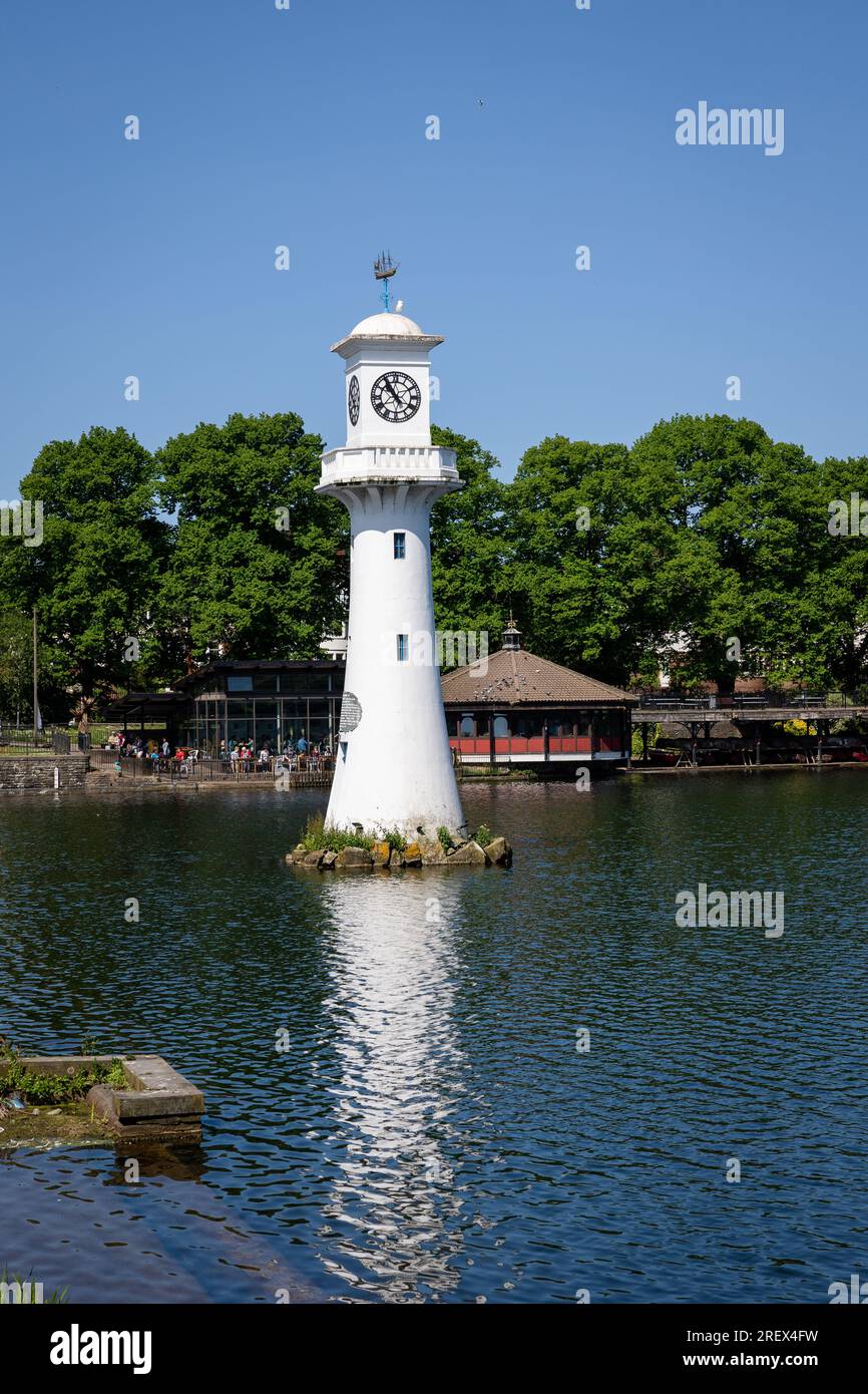 Roath Park stands in a beautiful location at the centre of this busy capital city - a stunning sight at day and night. The park still retains the clas Stock Photo