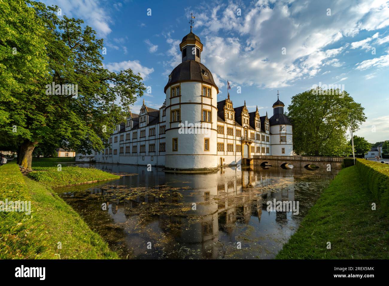 Schloss Neuhaus in Paderborn, Nordrhein-Westfalen, Deutschland, Europa |   Neuhaus Castle in Paderborn, North Rhine-Westphalia, Germany, Europe Stock Photo