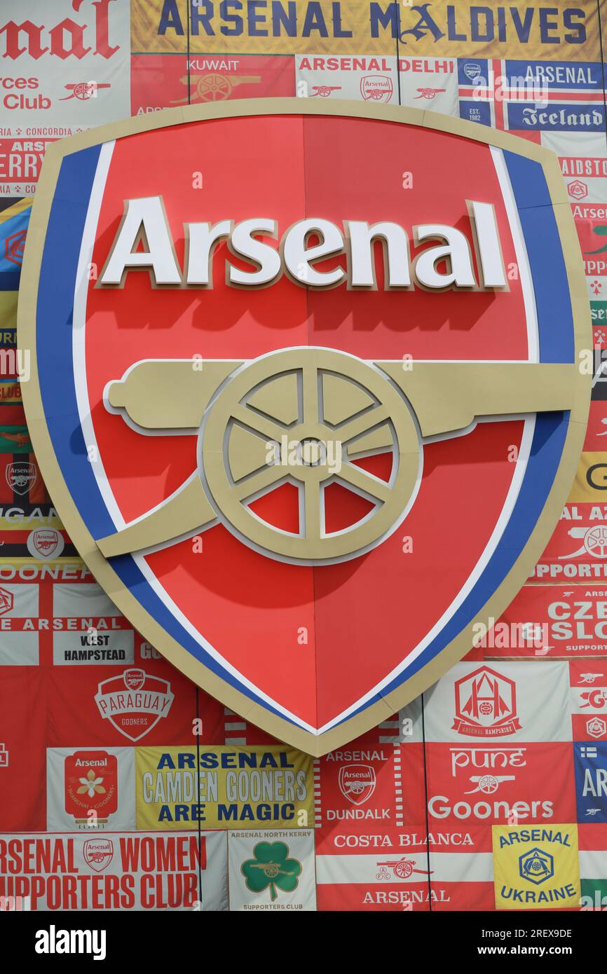 London, UK. 30 July 2023. Arsenal Football Club logo outside Emirates Stadium in Holloway. Credit: Waldemar Sikora/Alamy Live News Stock Photo