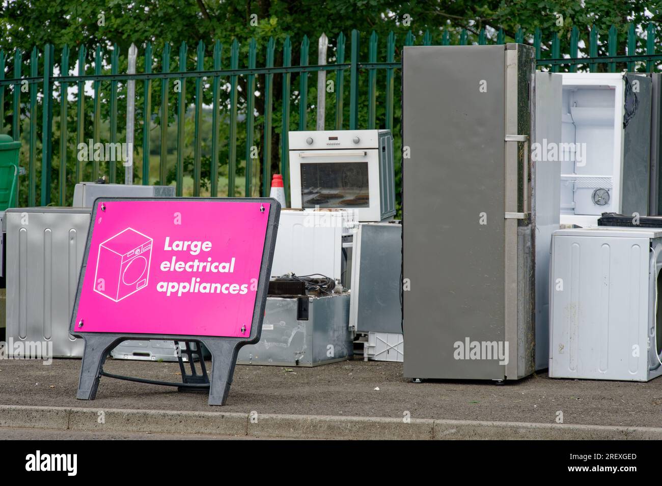 Broken fridges hires stock photography and images Alamy