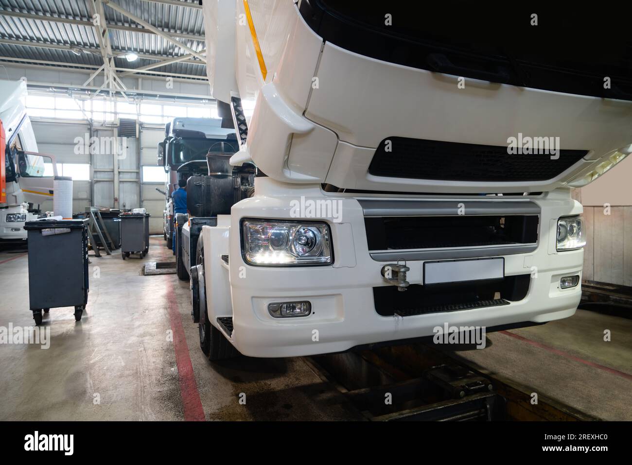Car service and repair hi-res stock photography and images - Alamy