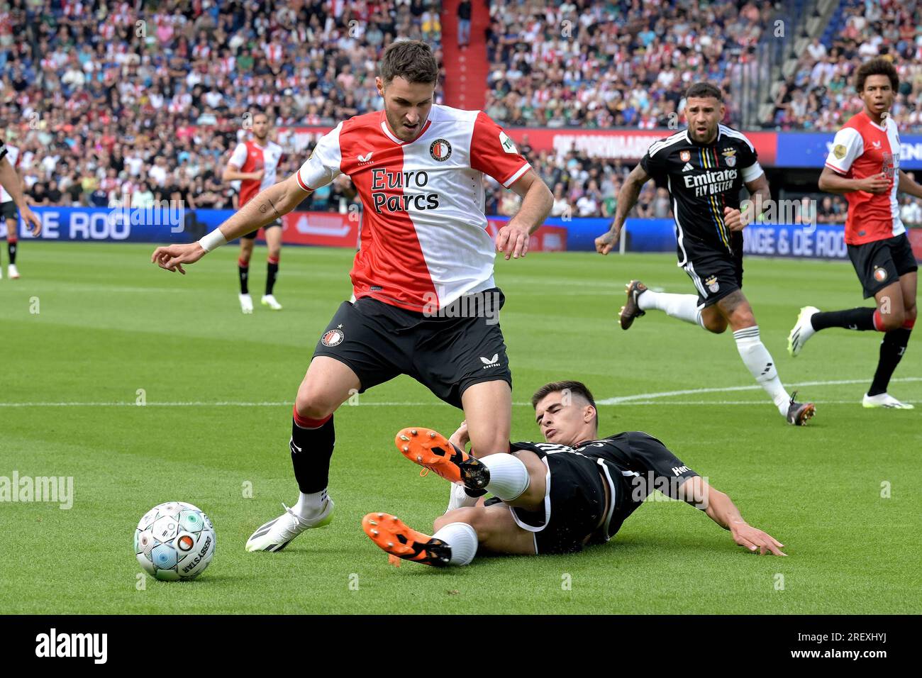 Santiago Giménez não será fácil para o Benfica»