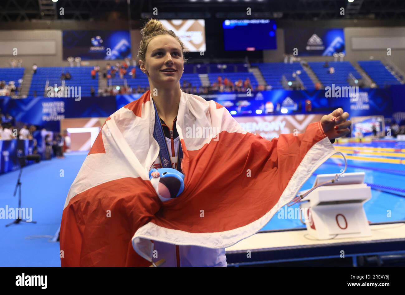Summer MCINTOSH of Canada celebrates her gold medal during the women's