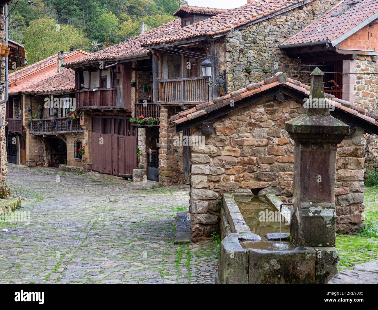 Mountain house of rural habitat, Bárcena Mayor, Historic - Artistic Complex, Saja-Besaya natural park, Cantabria, Spain Stock Photo