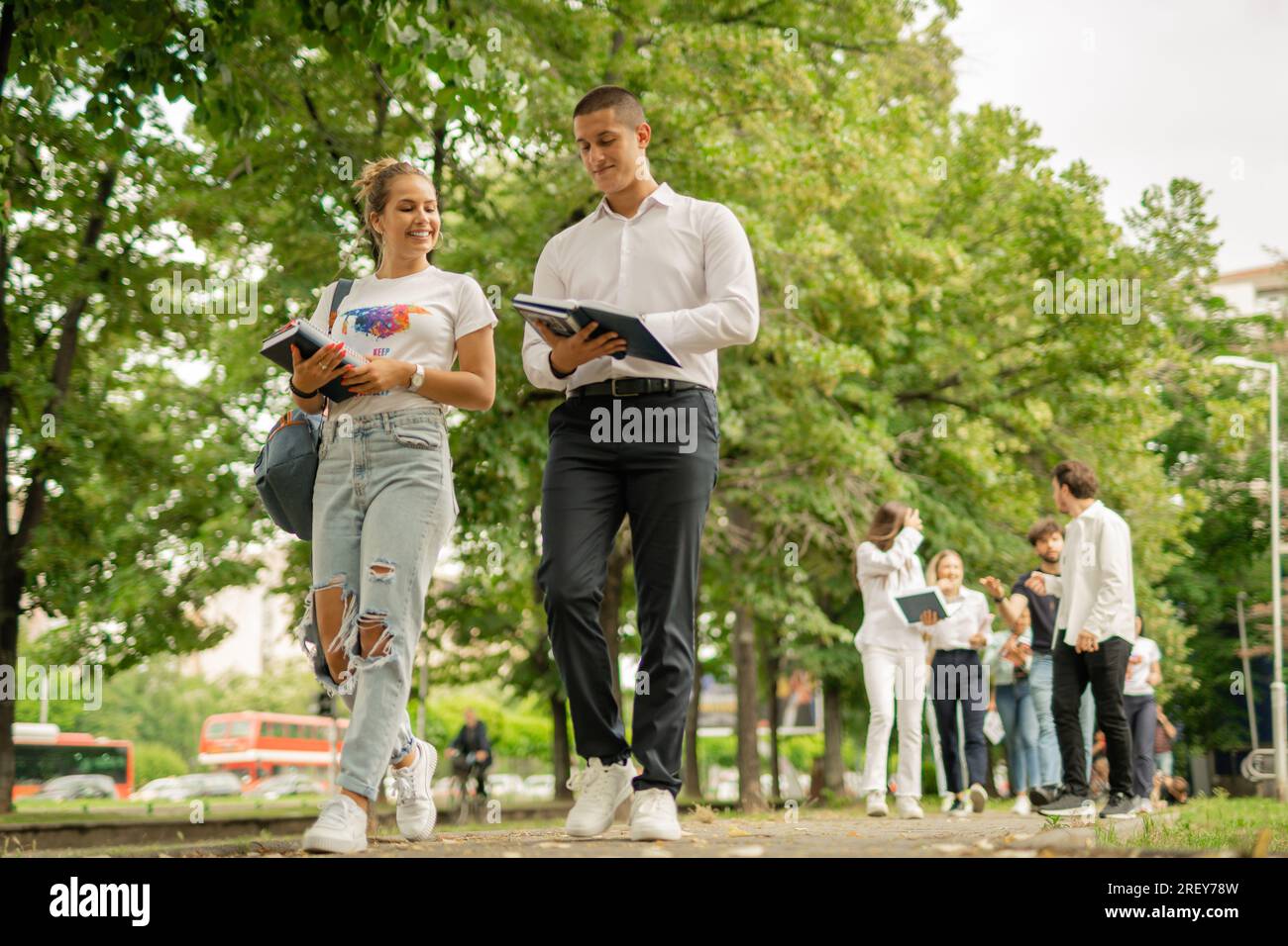 College students walking holding hands hi-res stock photography and ...