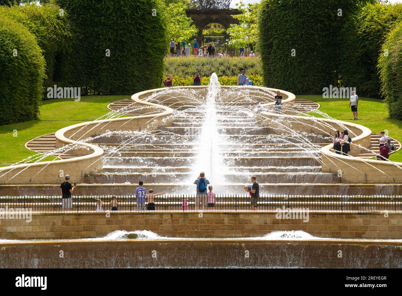 Alnwick gardens northumberland hi-res stock photography and images - Page 9  - Alamy, image size:1300x956