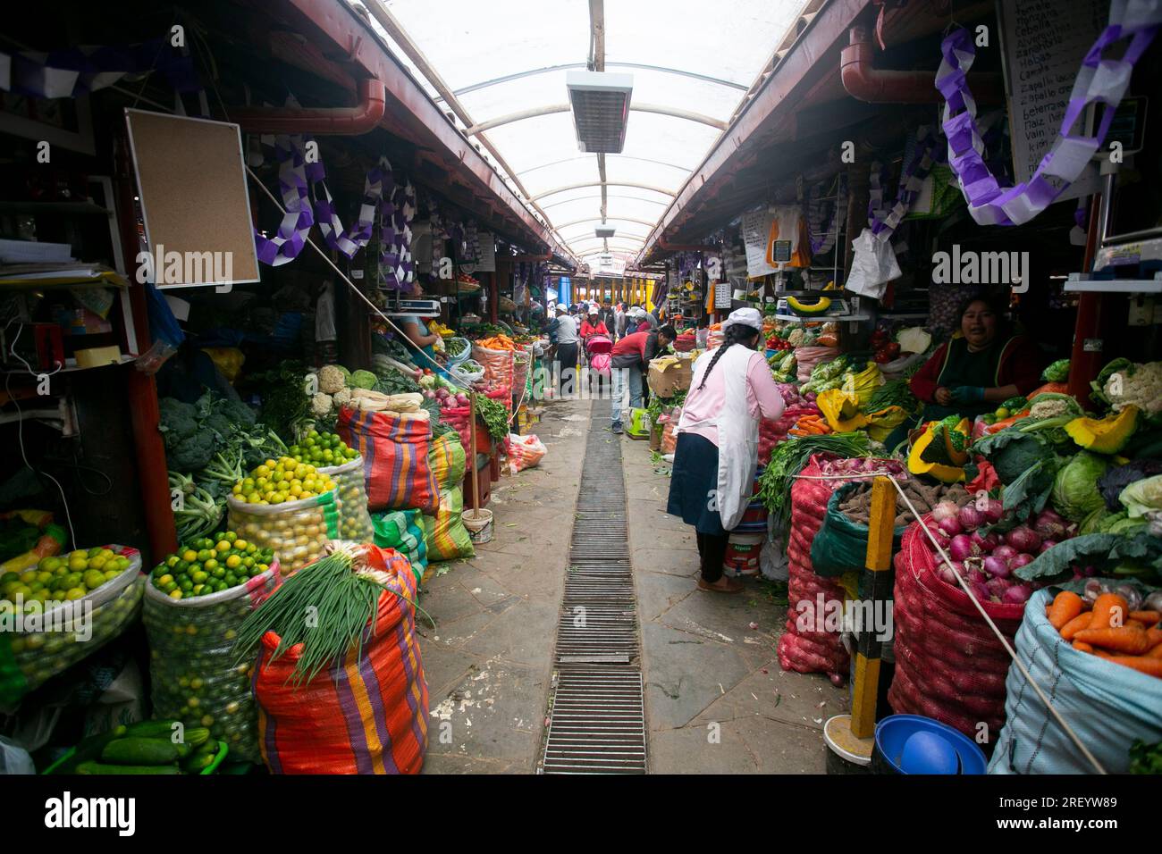 Cusco, Peru; 1st January 2023: Activity in San Jeronimo Market on of the biggest in the city of Cusco. Stock Photo