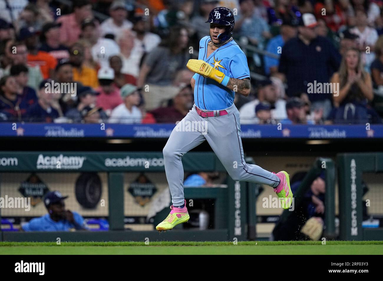 Tampa Bay Rays' Jose Siri scores on a base hit by Yandy Diaz during the