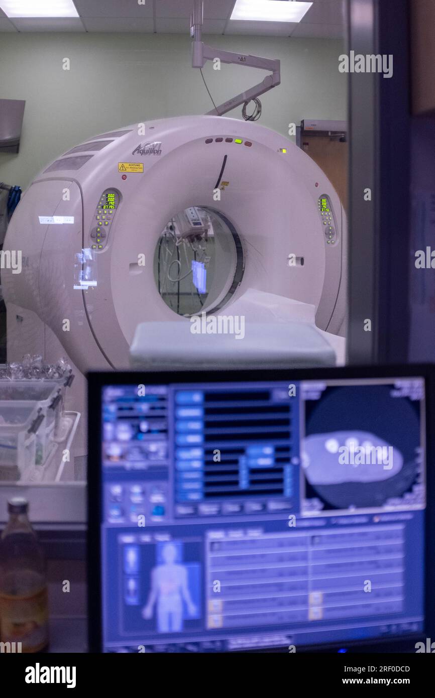 MRI scanner, Radiology ward, in hospital Stock Photo