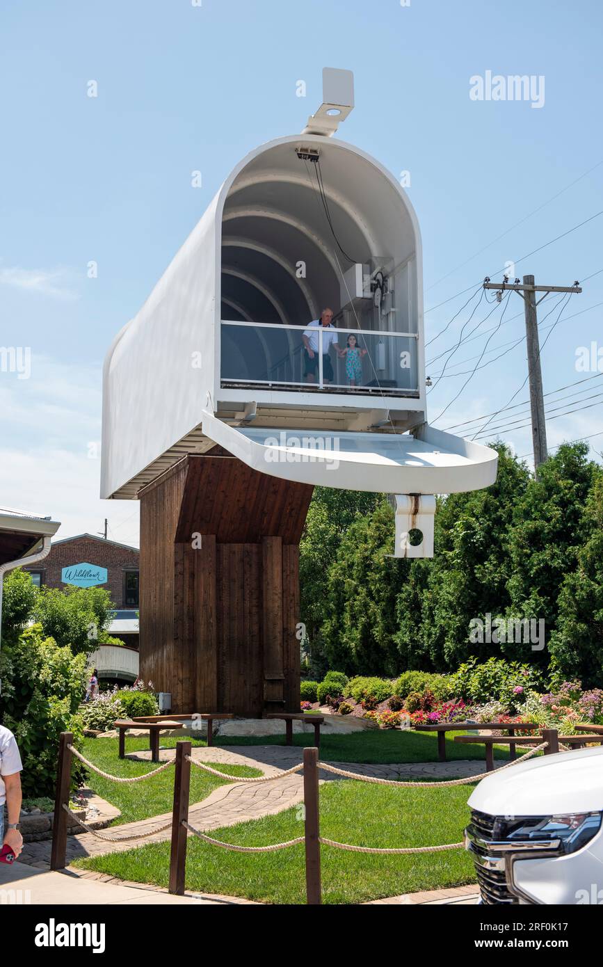 World's Largest Mailbox is 5,743.41 Cubic Feet. It has a fully