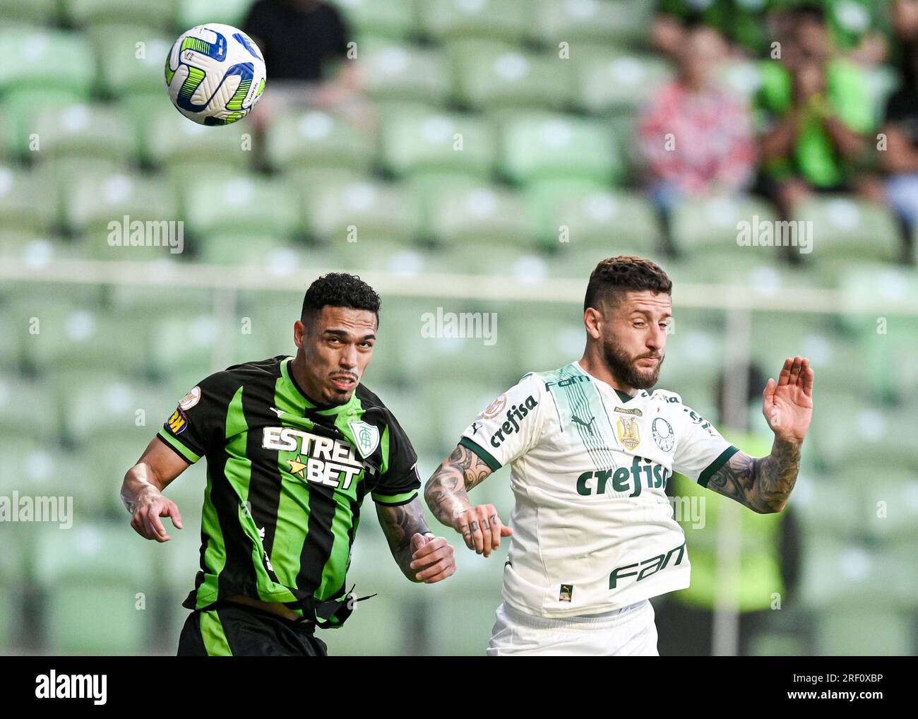 Belo Horizonte, Brazil. 30th July, 2023. Eder of America Mineiro battles for possession ball with Ze Rafael of Palmeiras, during the match between America Mineiro and Palmeiras, for the Brazilian Serie A 2023, at Arena Independencia, in Belo Horizonte on July 30. Photo: Gledston Tavares/DiaEsportivo/Alamy Live News Credit: DiaEsportivo/Alamy Live News Stock Photo