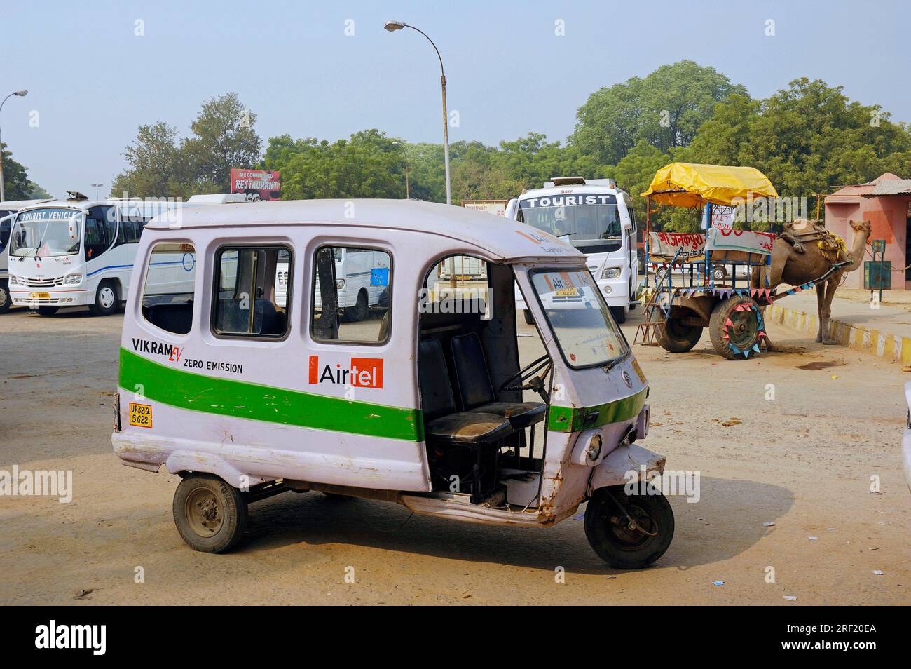 Auto rickshaw uttar pradesh india hi-res stock photography and images ...