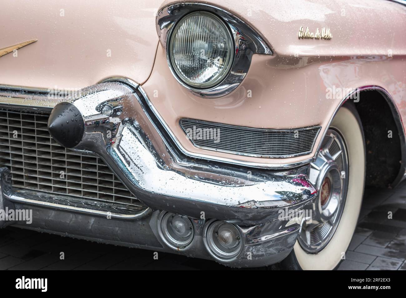 Cadilac Eldorado Haifischflosse Oldtimer Auto Photo Stock - Alamy