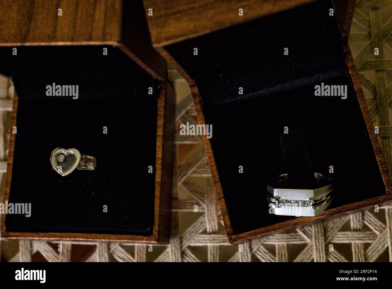 Kenya Wedding Rings Jewelry Wedding Engagements Proposal PreWeddings