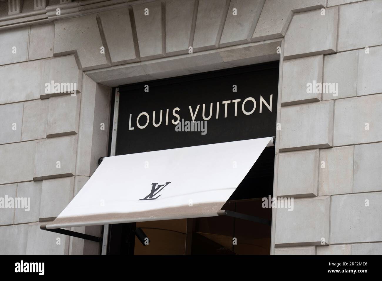 Louis Vuitton and Bulgari shops still closed at the Taj Ma…