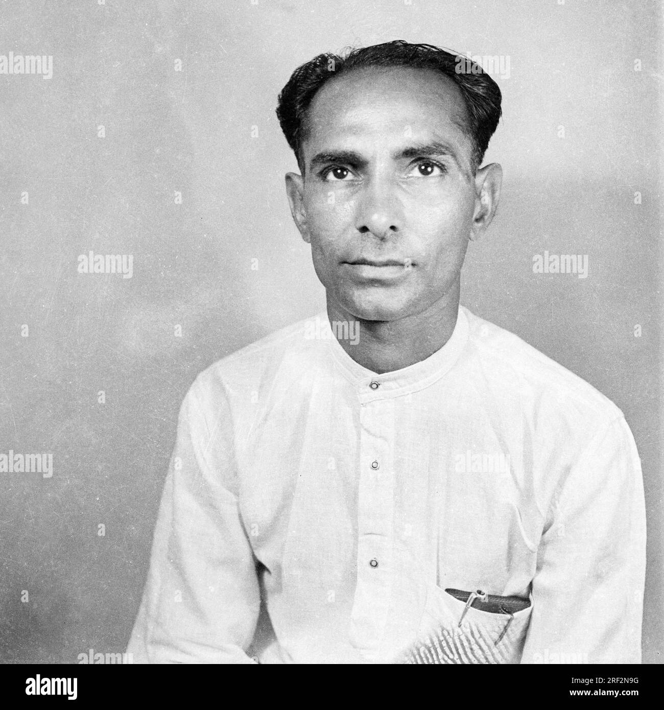 old vintage 1900s black and white studio portrait of Indian man wearing kurta India Stock Photo