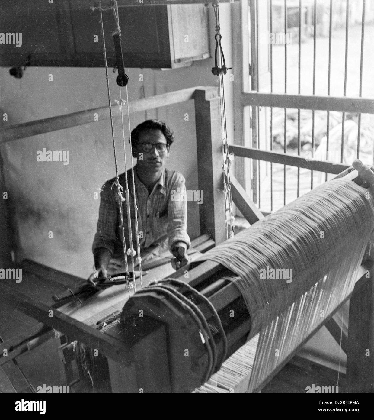 old vintage 1900s black and white picture of Indian wooden handloom