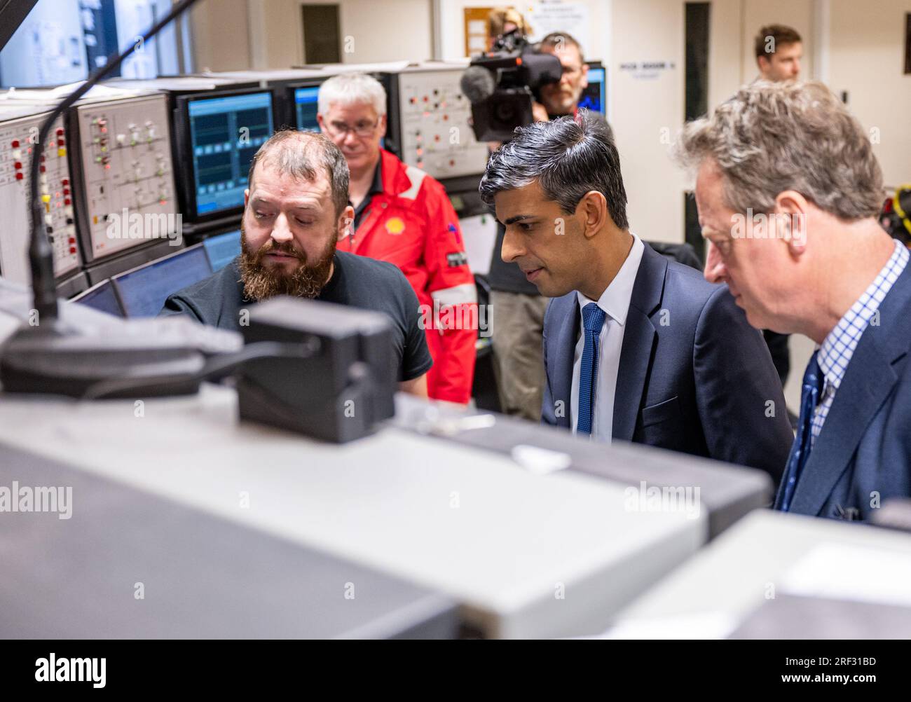 Fergus Robinson Shell Prime Minister Rishi Sunak during his visit to Shell St Fergus Gas ...