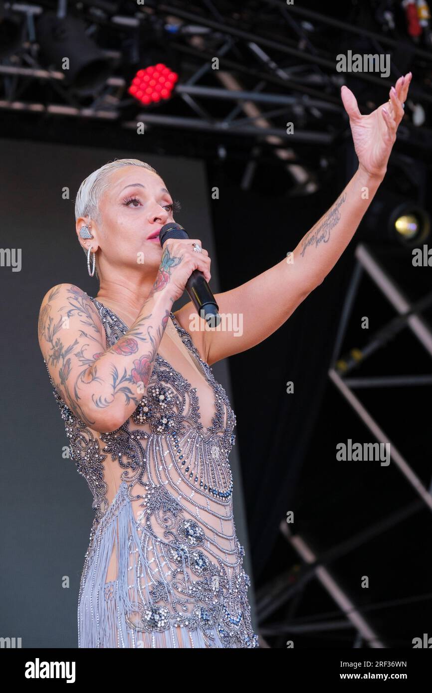 Fordo Singer Fado goddess hi-res stock photography and images - Alamy