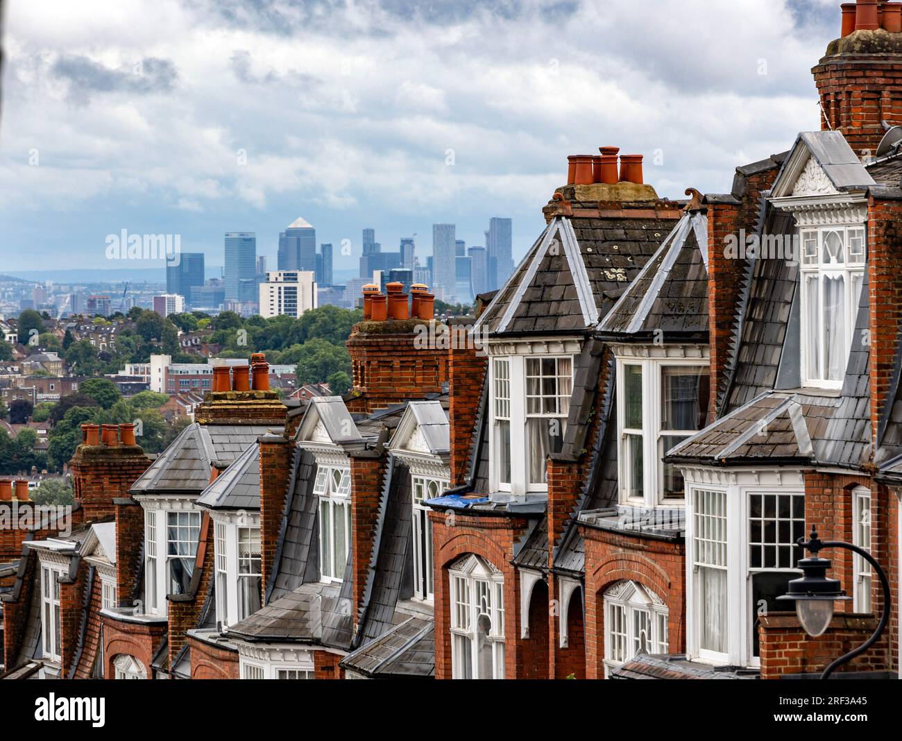 Pic shows: Storm clouds over London as the capital enters August 2023  House prices under threat from mortgage rates     Pic gavin rodgers/pixel8000 Stock Photo