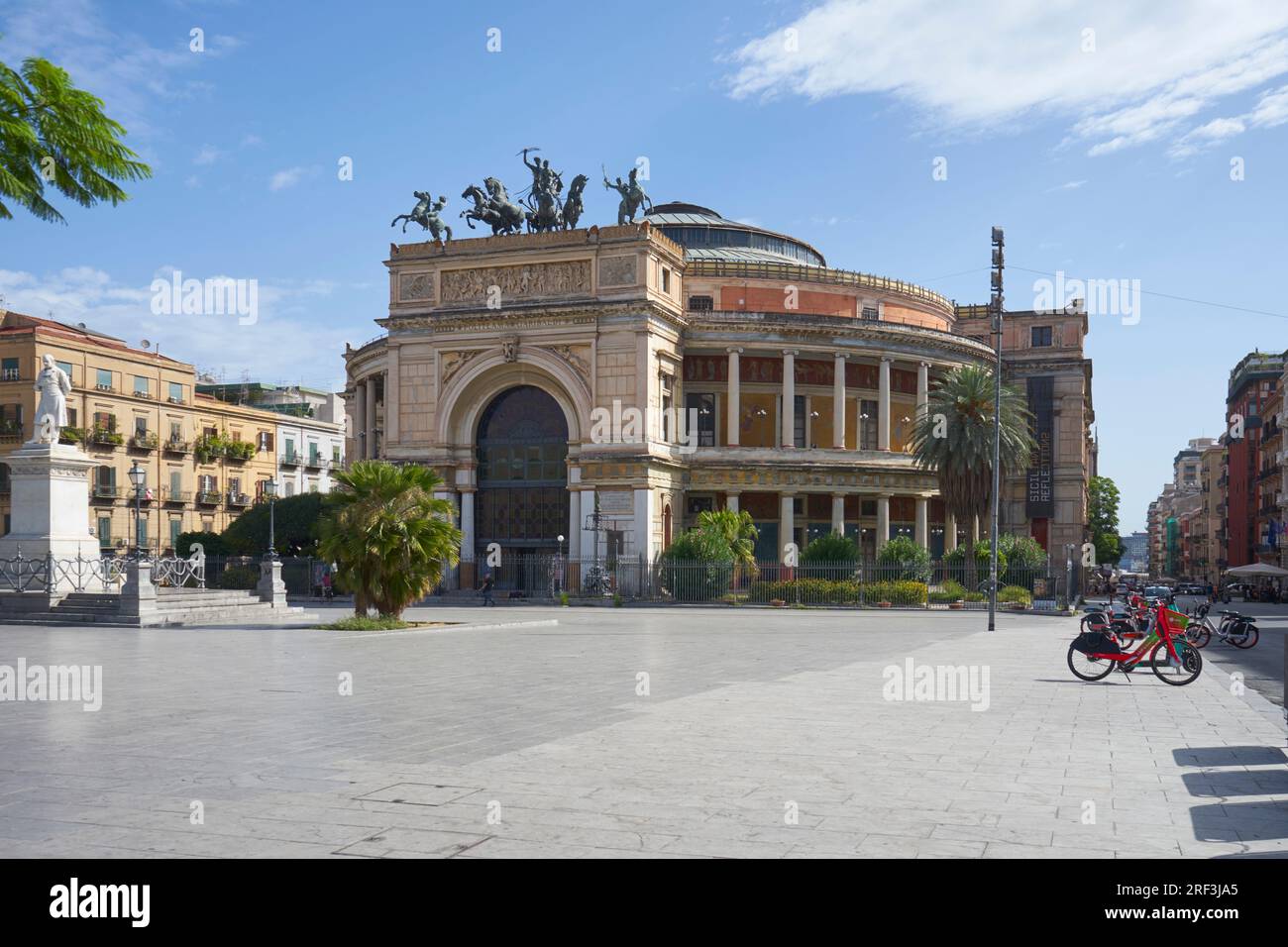 Theatre, Teatro Politeamo Garibaldi, Piazza Ruggero Settimo, Palermo, Sicily Stock Photo