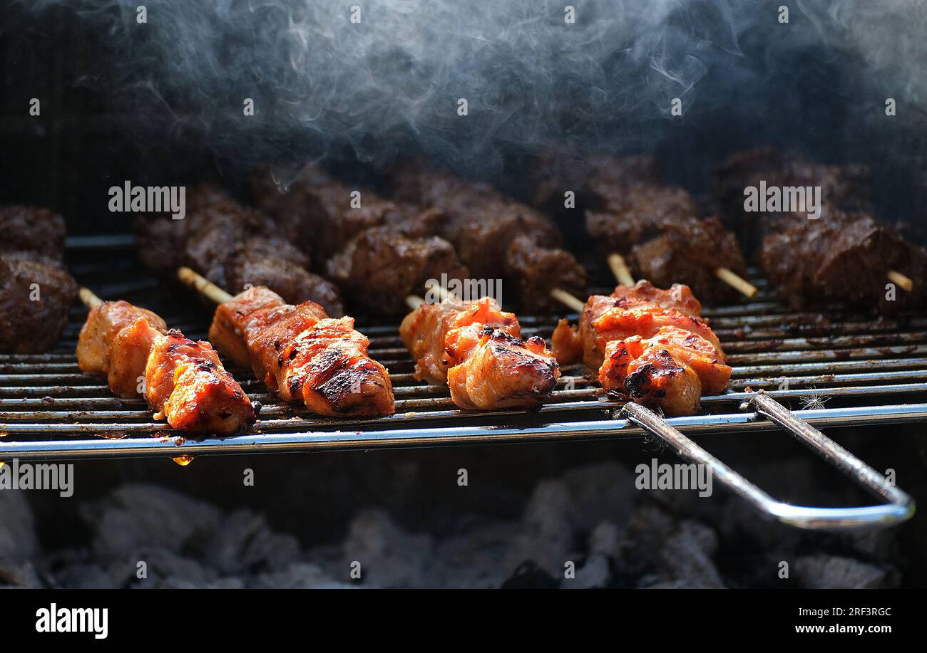 A bush camp bbq grill hi-res stock photography and images - Alamy