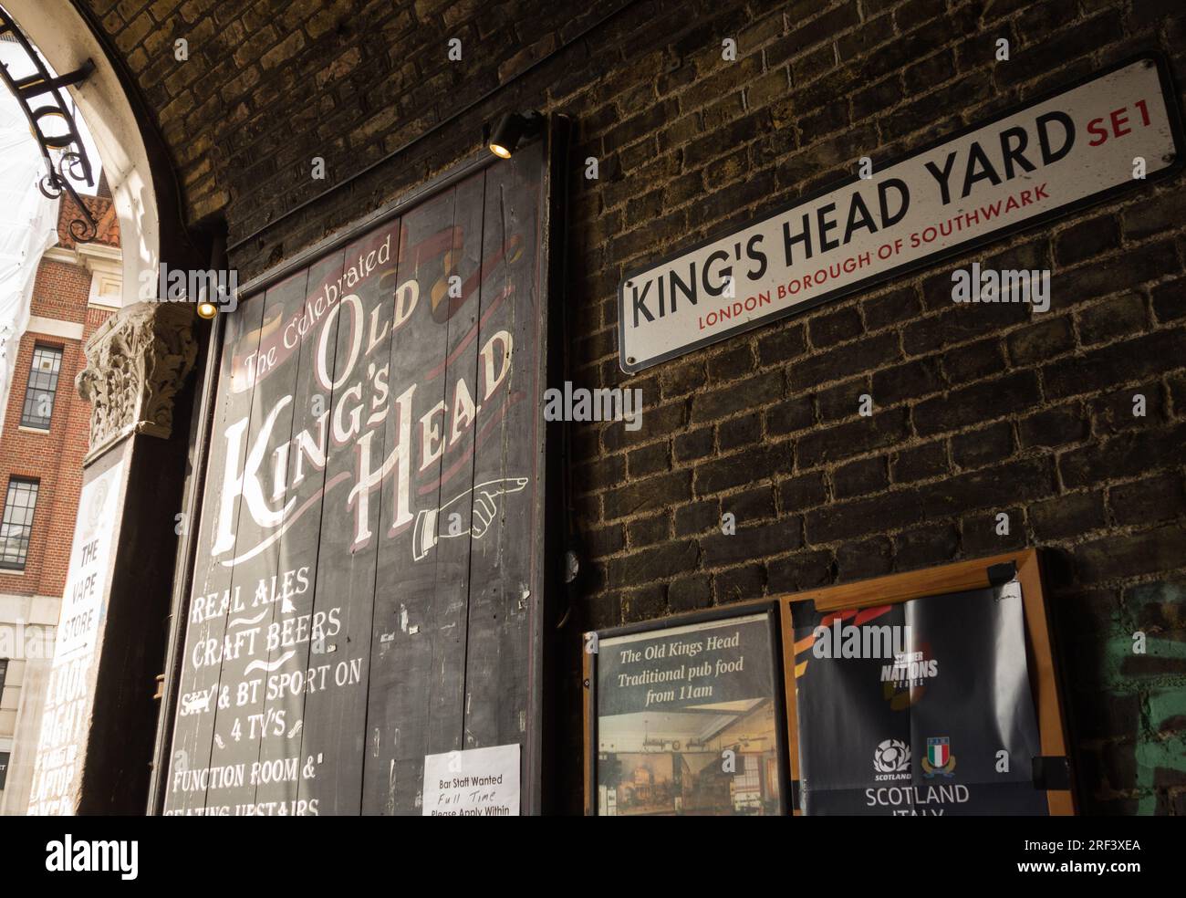 King's Head Yard passageway, off Borough High Street, London Borough of Southwark, London, SE1, England, U.K., Stock Photo