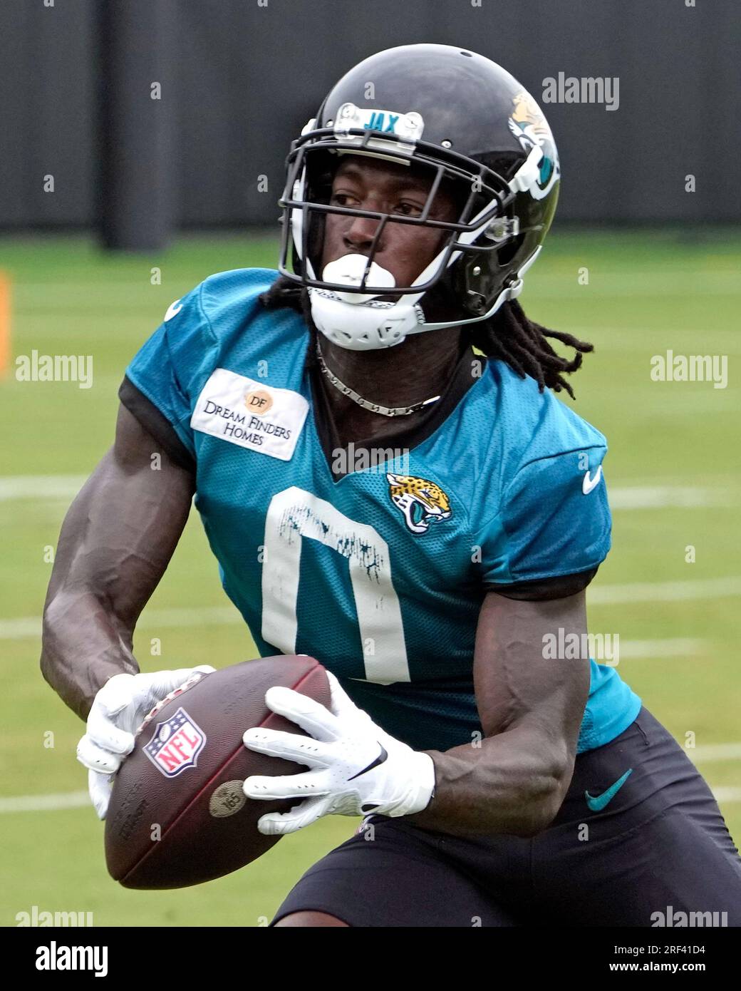 Jacksonville Jaguars wide receiver Calvin Ridley (0) makes a reception ...