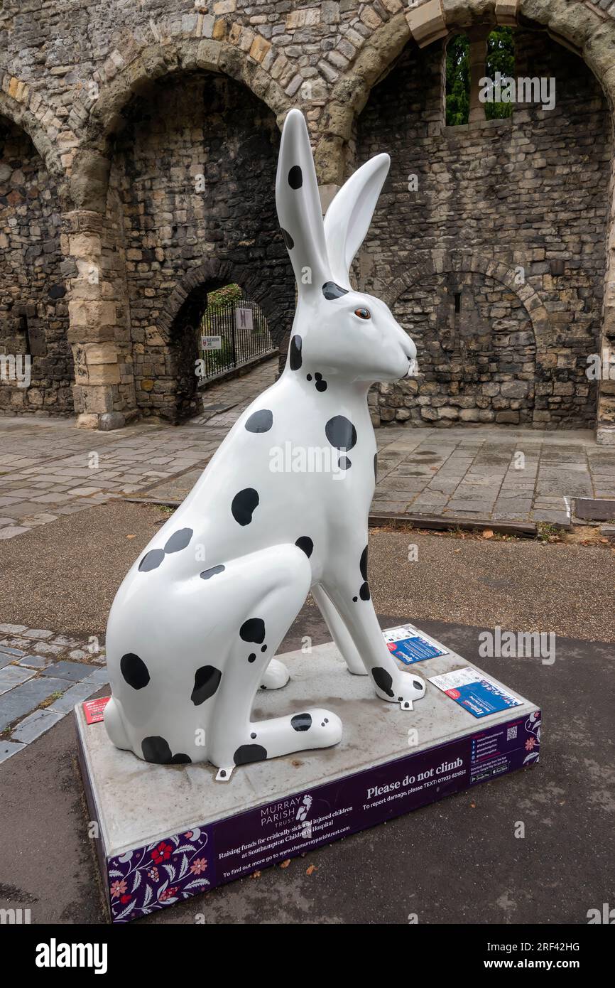 Hares of Hampshire Art trail Southampton England 2022, the Murray Parish Trust and Wild in Art, Hare of The Dog by Christian De Ferranti at Tudor Gate Stock Photo