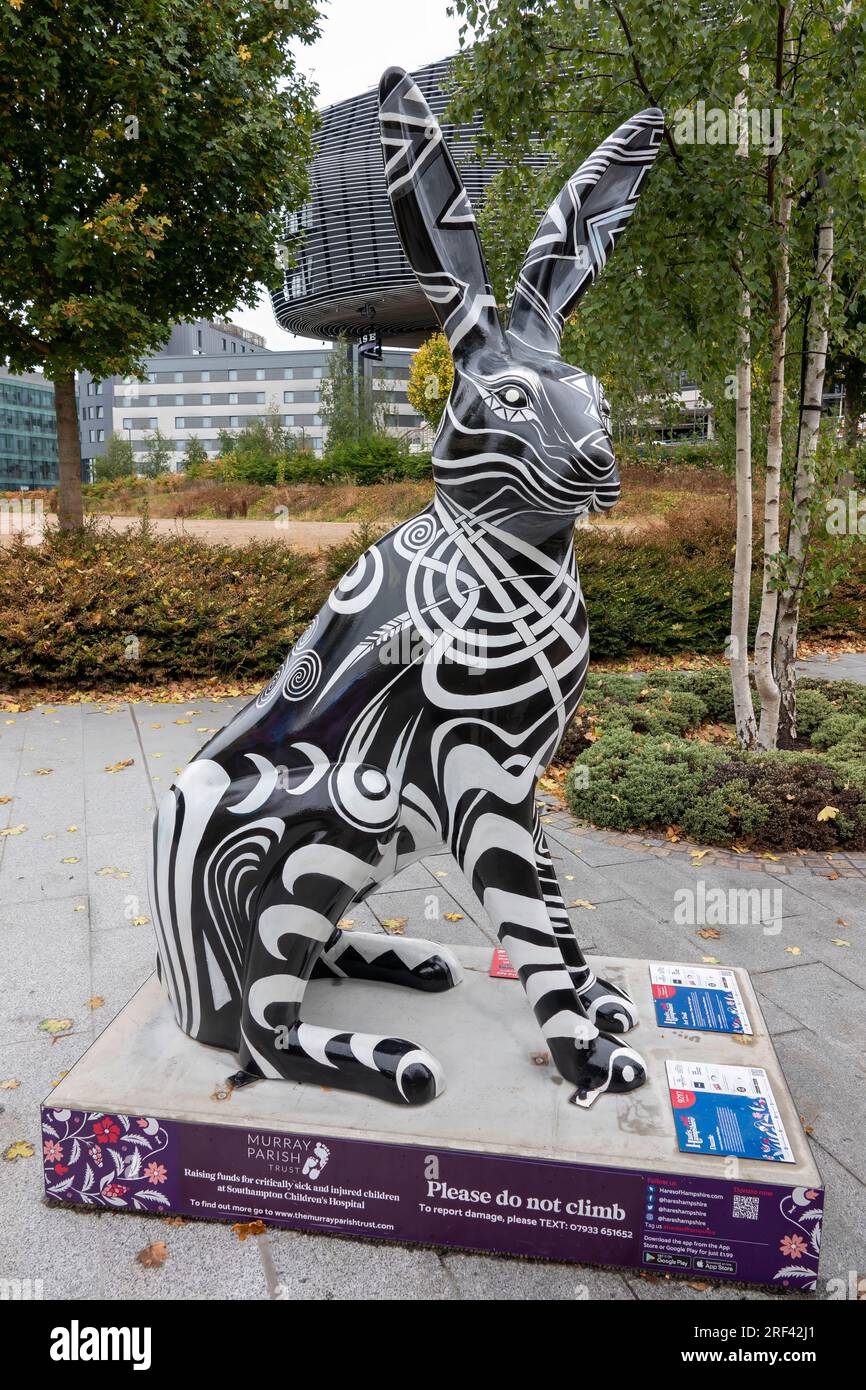 Hares of Hampshire Art trail Southampton England 2022, the Murray Parish Trust and Wild in Art, Dazzle by Kezia Hoffman at Western Esplanade Stock Photo