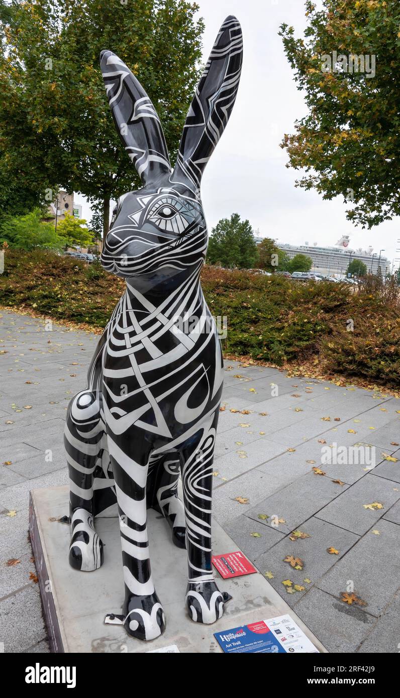 Hares of Hampshire Art trail Southampton England 2022, the Murray Parish Trust and Wild in Art, Dazzle by Kezia Hoffman at Western Esplanade Stock Photo