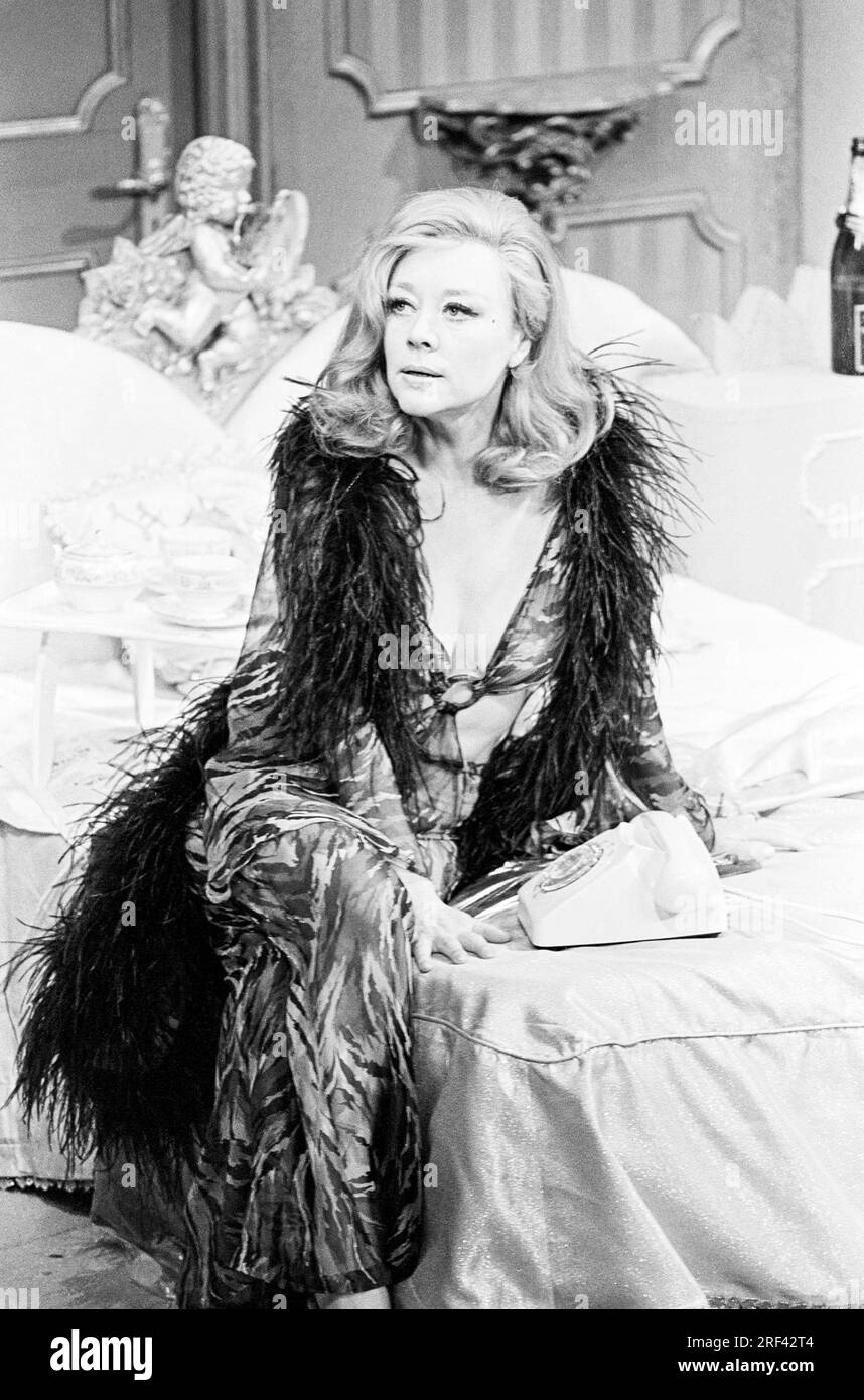 Glynis Johns in COME AS YOU ARE! by John Mortimer at the New Theatre, London WC2  27/01/1970  set design: Alan Tagg  costumes: Beatrice Dawson  lighting: Joe Davis  director: Allan Davis Stock Photo