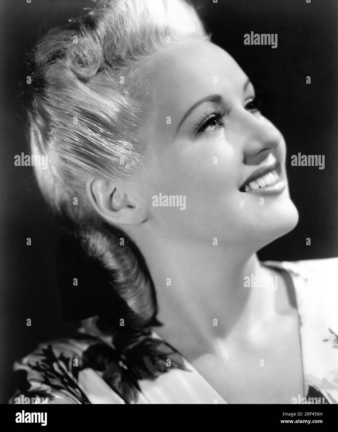 BETTY GRABLE 1940 Portrait publicity for TIN PAN ALLEY director WALTER