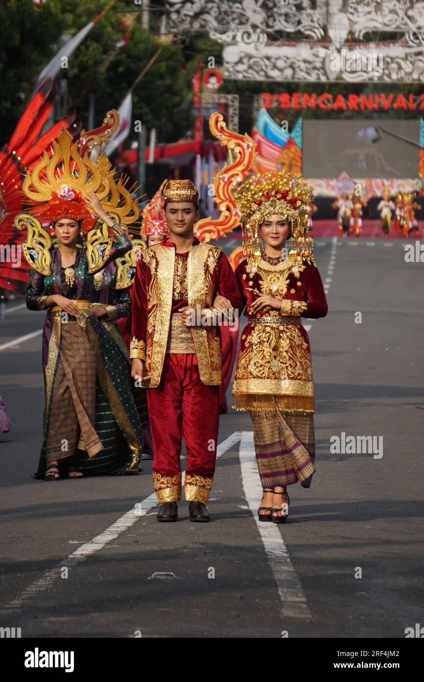 Costume Rental Balinese Traditional Dress Indonesia Bali Mid Adult Woman  Wearing Traditional Costume Portrait High-Res