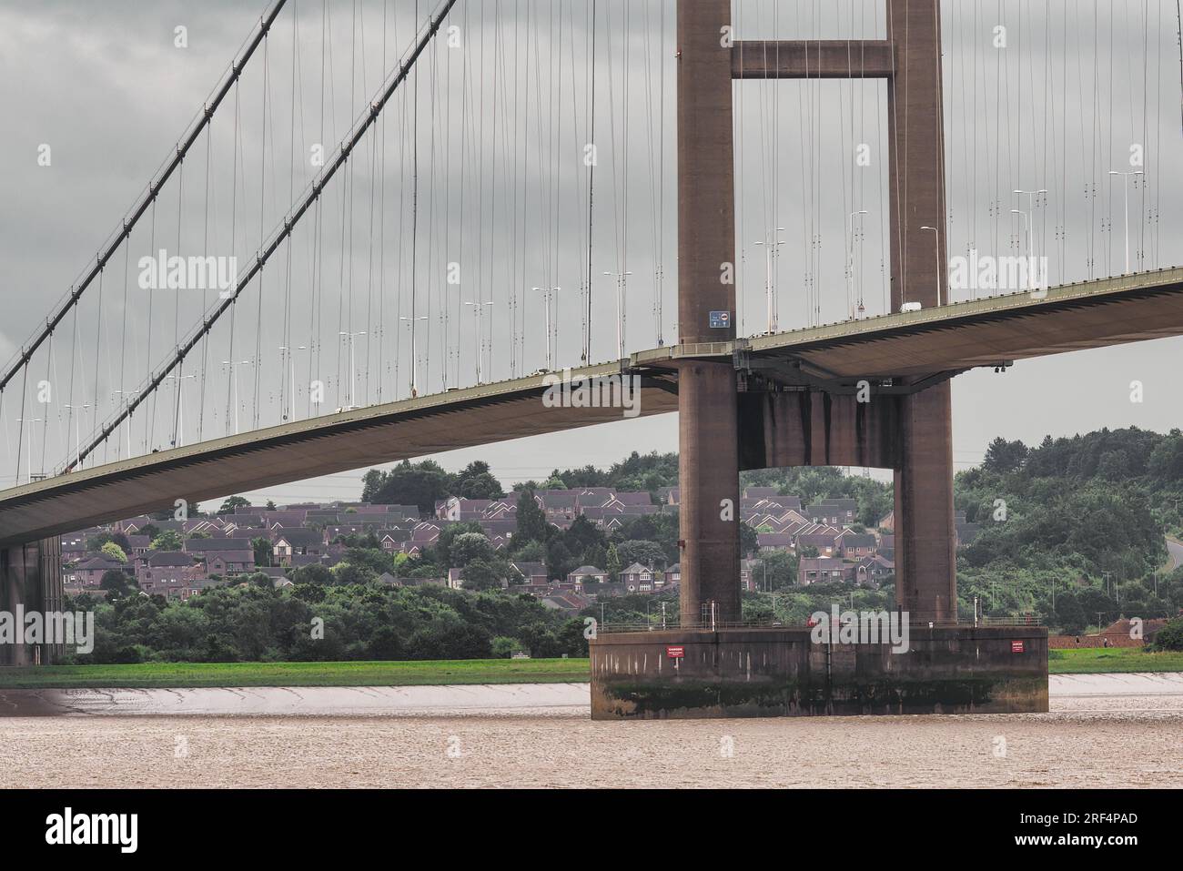 The Humber Bridge (East Yorkshire) on a gloomy windswept day, looking south towards Barton-on-Humber. World's 12th largest single span bridge. Stock Photo