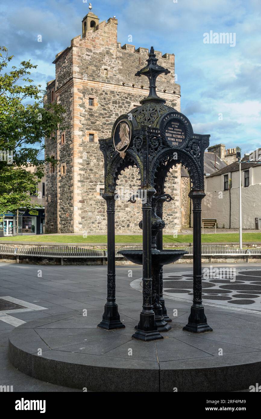 Fountain in Stranraer to  mark Queen Victoria's Diamond Jubilee. Behind it is the Castle of St John aka Stranraer Castle. Stock Photo