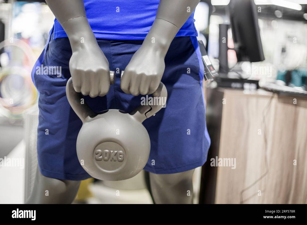 Male Athletic Kettlebell Weight Lifting Mannequin (TMK-MZ-HL-02)
