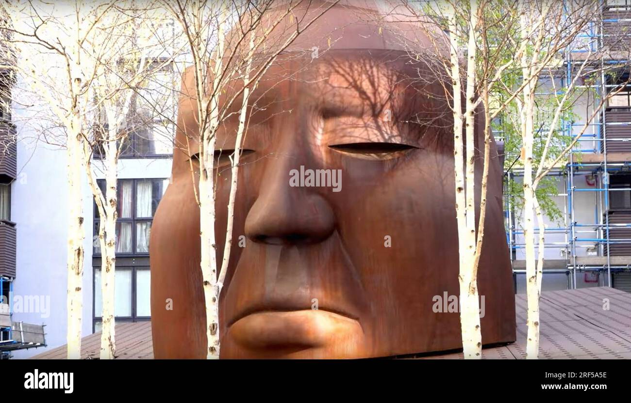 MY NAME IS ALFRED HITCHCOCK, Alfred Hitchcock sculpture at the