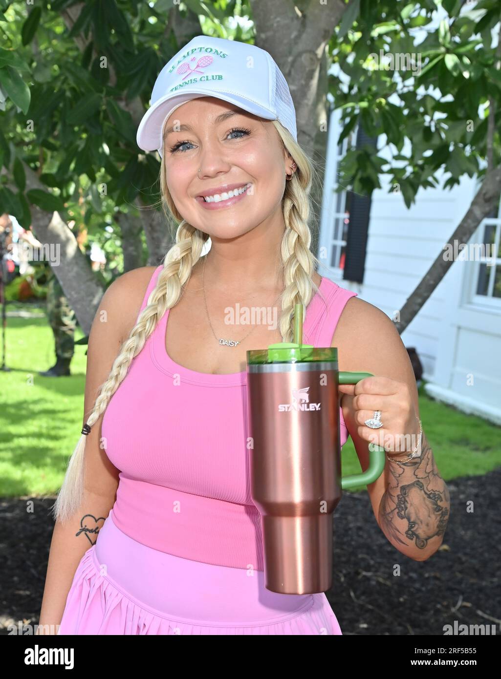 https://c8.alamy.com/comp/2RF5B55/franklin-usa-31st-july-2023-raelynn-with-her-lainey-wilson-stanley-tumbler-at-the-folds-of-honor-tennessee-3rd-annual-celebrity-golf-tournament-held-at-the-governors-club-on-july-31-2023-in-franklin-tn-tammie-arroyoaff-usacom-credit-affalamy-live-news-2RF5B55.jpg