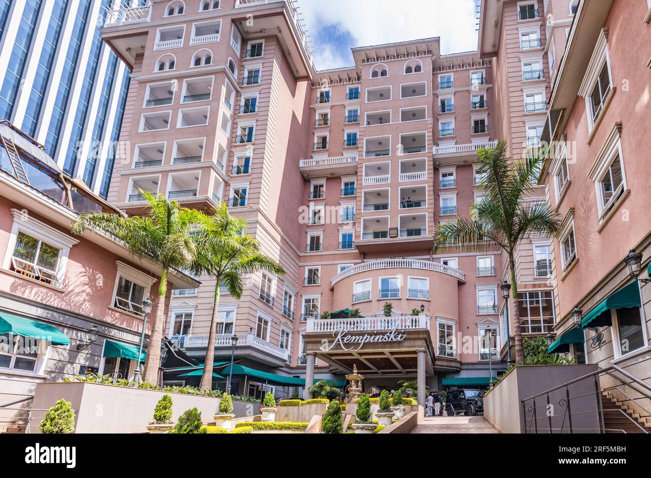 Villa Rosa Kempinski Nairobi Explore the city in style and comfort by staying at the best luxury 5-star hotel in Nairobi. Offering the perfect fusion o Stock Photo