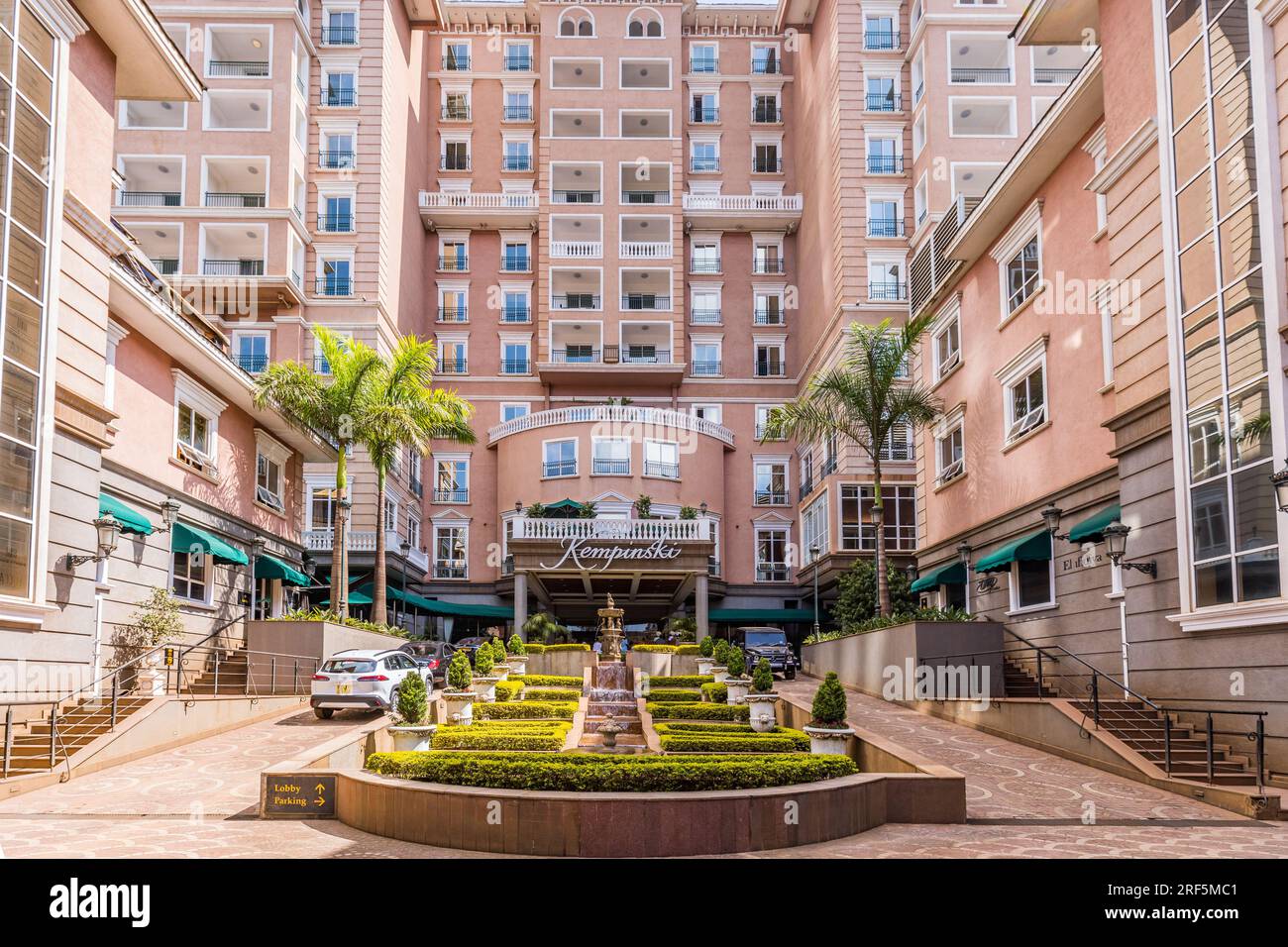 Villa Rosa Kempinski Nairobi Explore the city in style and comfort by staying at the best luxury 5-star hotel in Nairobi. Offering the perfect fusion o Stock Photo