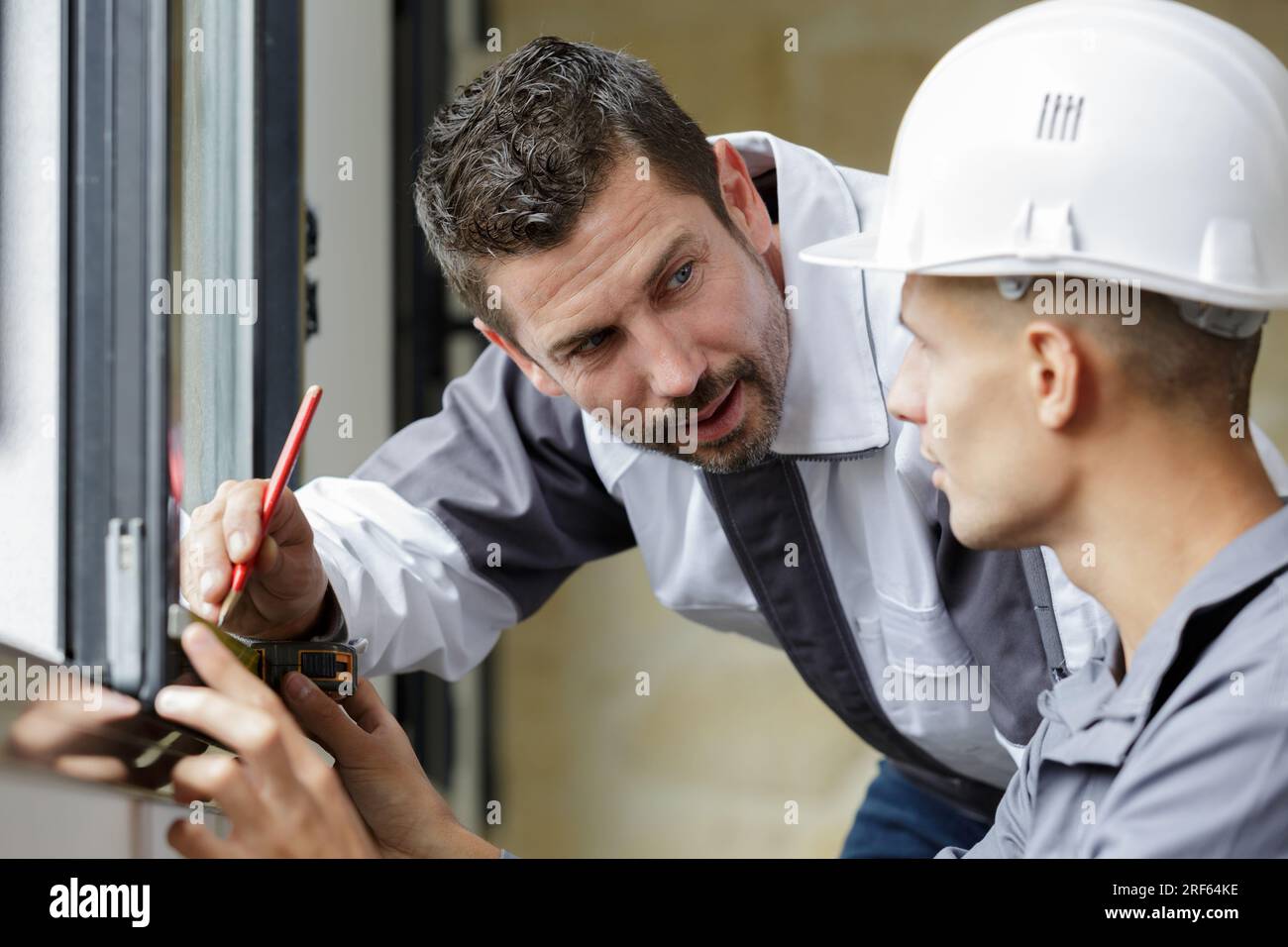 Window Apprentice Building maintenance and apprenticeship hi-res stock photography and ...