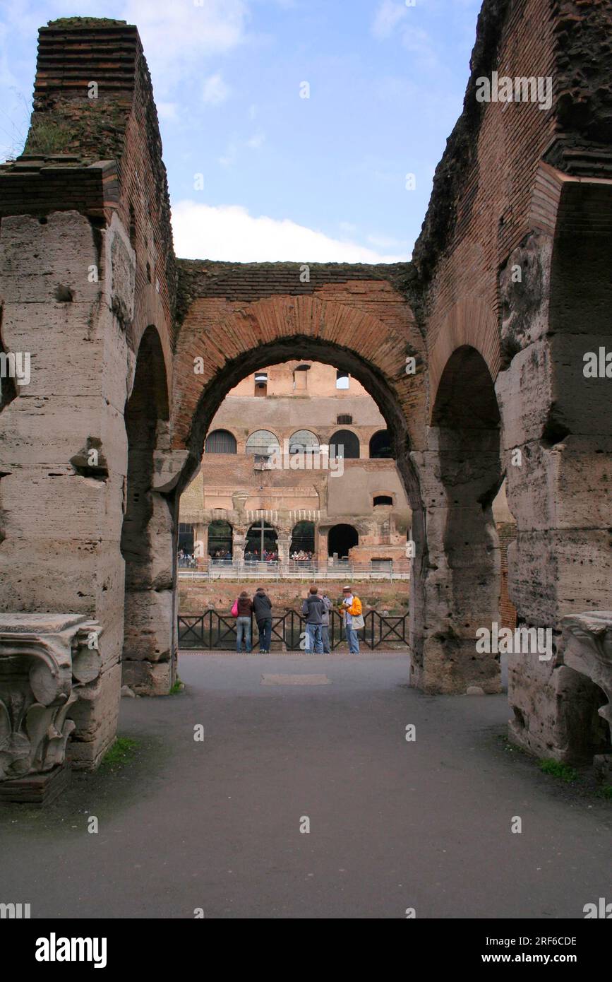 Amptitheatee Rome Wall colosseum amphitheater rome hi-res stock photography and images ...
