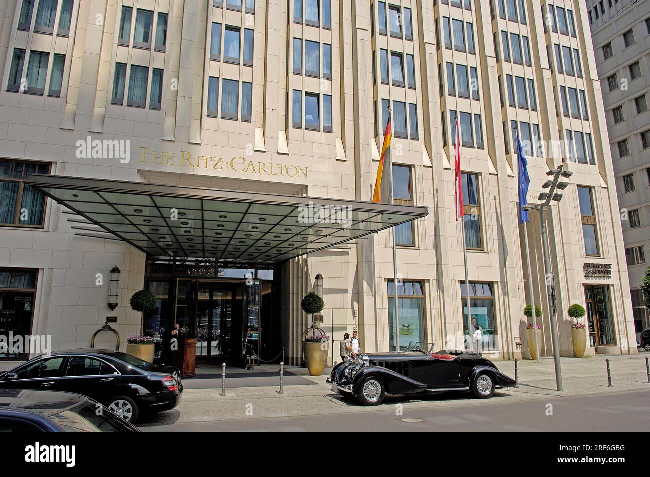 Entrance from Hotel Ritz-Carlton and Oldtimer, Potsdamer Platz, Berlin ...