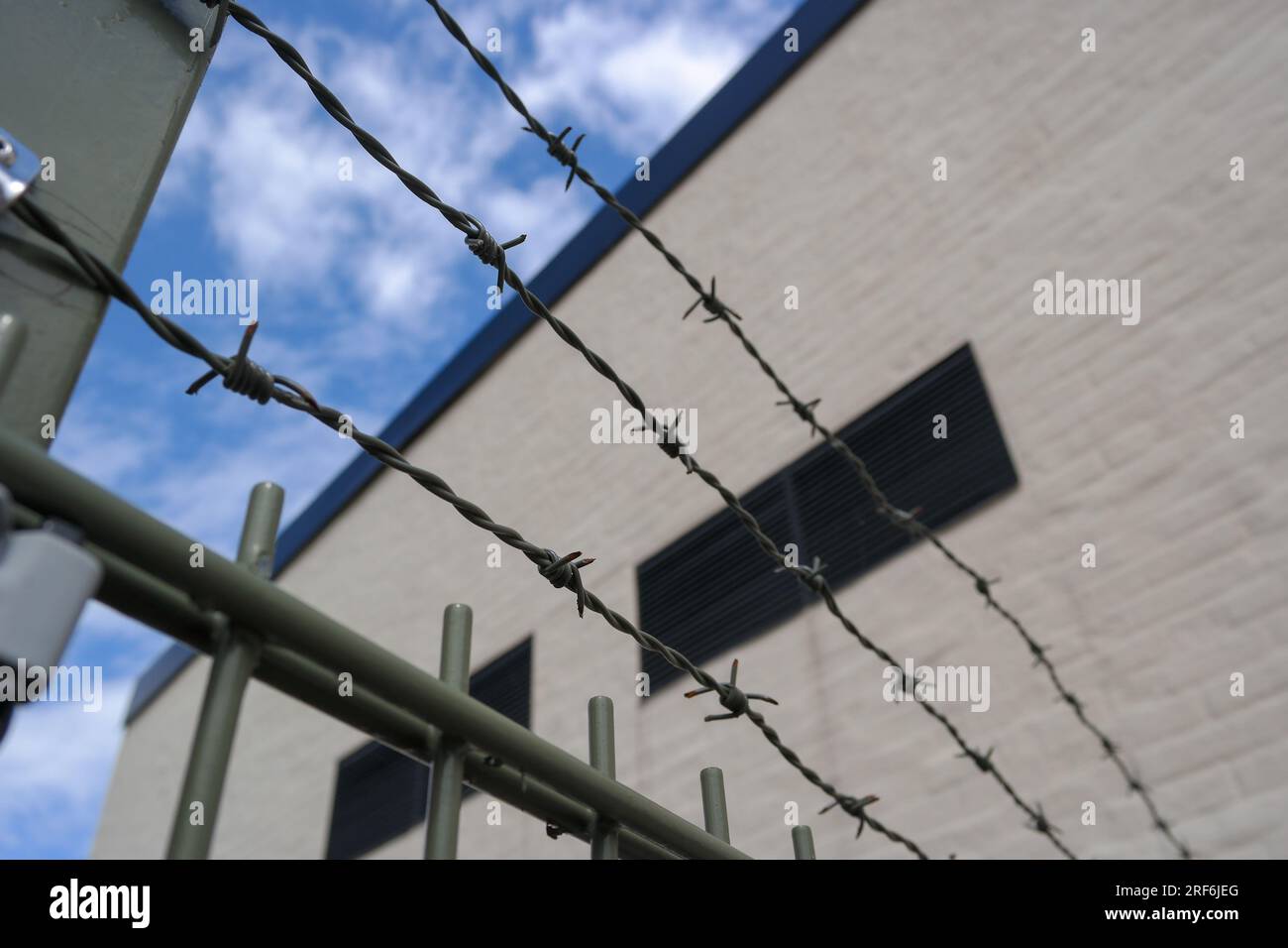 Cloud and wire view hi-res stock photography and images - Alamy