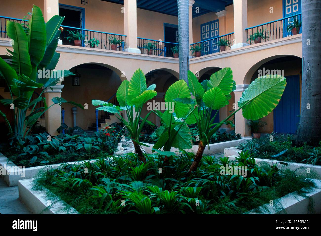 Cuba courtyard house in hi-res stock photography and images - Alamy